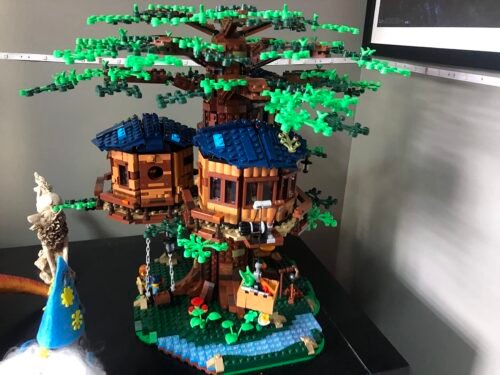 LEGO Ideas Tree House 21318 – Collectible Model Building Set for Adults & Teens, 3 Cabins with Interchangeable Leaves, Includes Minifigures, Nature Accessories & Bird Figure, 3036 Pieces photo review
