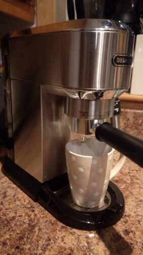 De'Longhi Dedica Style EC685.M Espresso Machine – Slim 15 cm Design, Milk Frother, 15-Bar Pressure, 1L Water Tank, Compatible with Ground Coffee & ESE Pods, Stainless Steel photo review