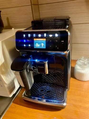 Philips Series 5400 LatteGo Fully Automatic Coffee Machine – 12 Drinks, TFT Touch Display, Built-in Grinder, EP5441/50 Black photo review