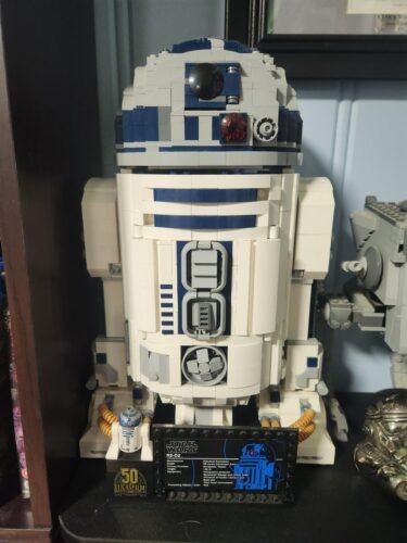 LEGO Star Wars R2-D2 75308 Droid Building Set for Adults, Collectible 3D Display Model with Info Plaque and Hidden Lightsaber, 2314 Pieces photo review
