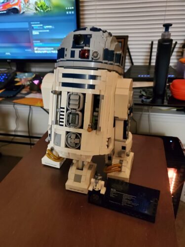 LEGO Star Wars R2-D2 75308 Droid Building Set for Adults, Collectible 3D Display Model with Info Plaque and Hidden Lightsaber, 2314 Pieces photo review